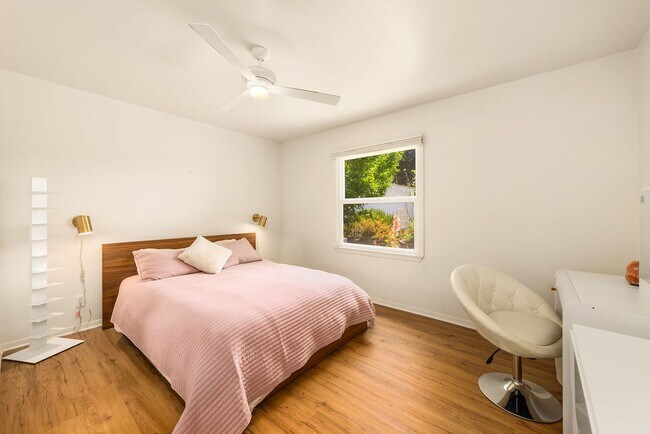 Building Photo - Oak View 3 bedroom 2 bath