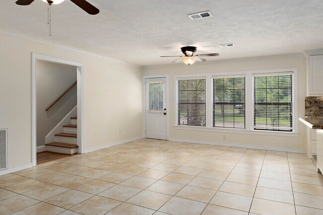 Building Photo - 309 Brookside Dr E