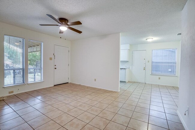 Building Photo - 10310 Little Pebble Dr