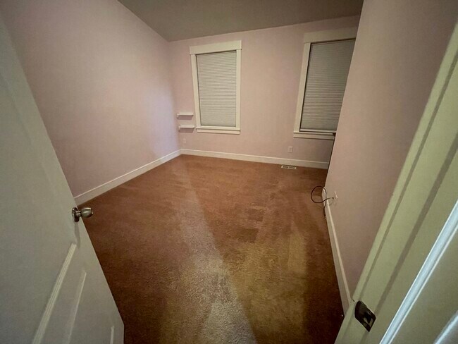 Building Photo - 4274 Lake Bridge Dr