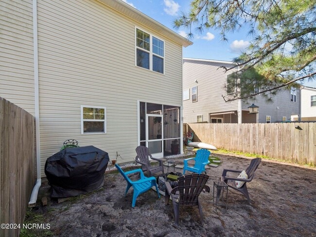 Building Photo - Holly Ridge Townhome Available!