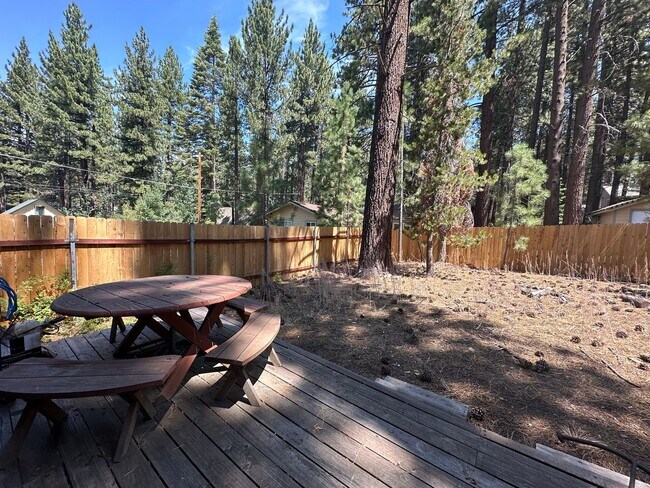 Building Photo - Fully Renovated 1 Bedroom Home - Across From the Meadow
