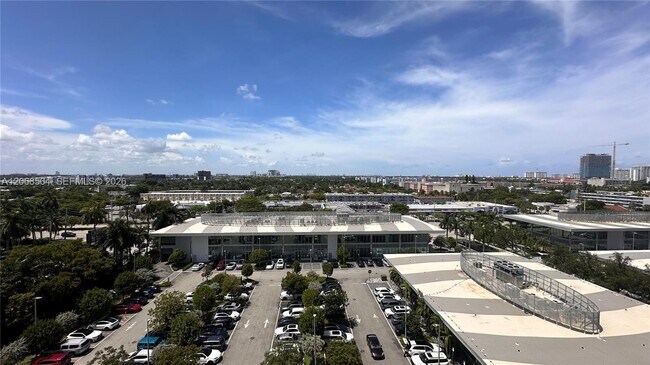 Building Photo - 1170 E Hallandale Beach Blvd
