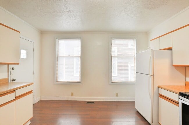 Building Photo - 5 Bedroom Right off of High St - OSU Campus