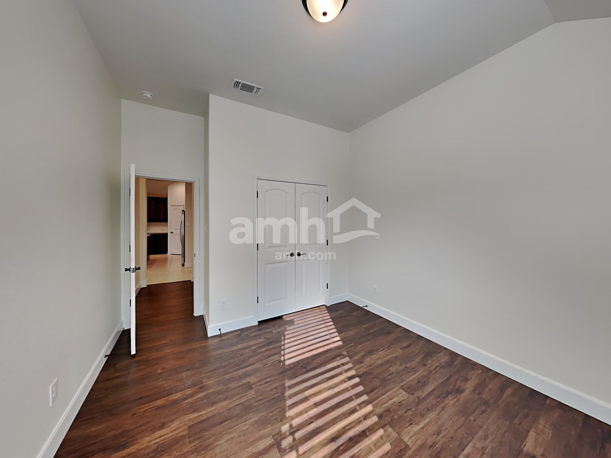 Building Photo - 215 Buckskin Dr