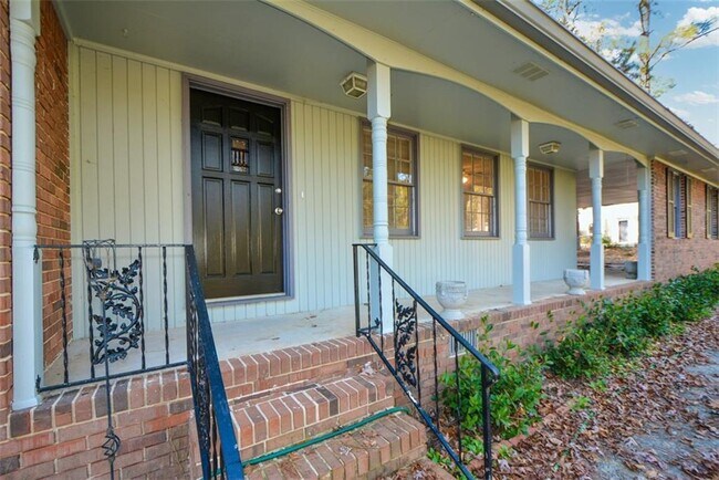 Building Photo - 1316 White Oak St SE