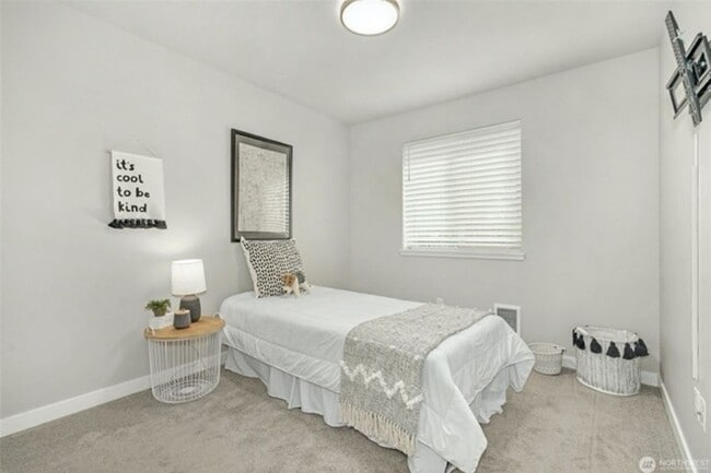 Building Photo - 4bd/2.75ba Seattle Townhome