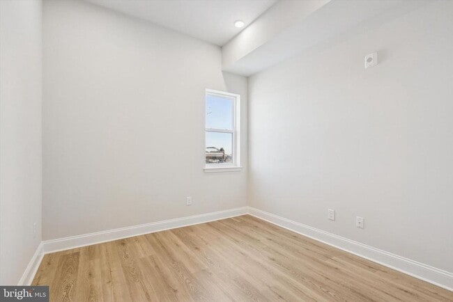 Building Photo - 2153 E Lehigh Ave