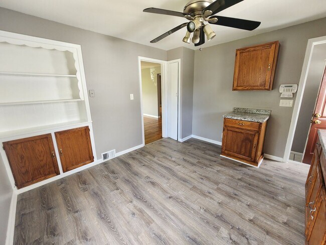 Building Photo - Three bedroom Single Family Home!