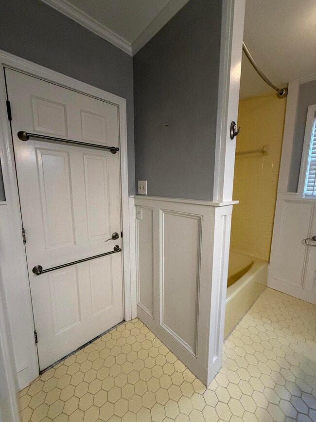 Building Photo - 115 Adams Ave