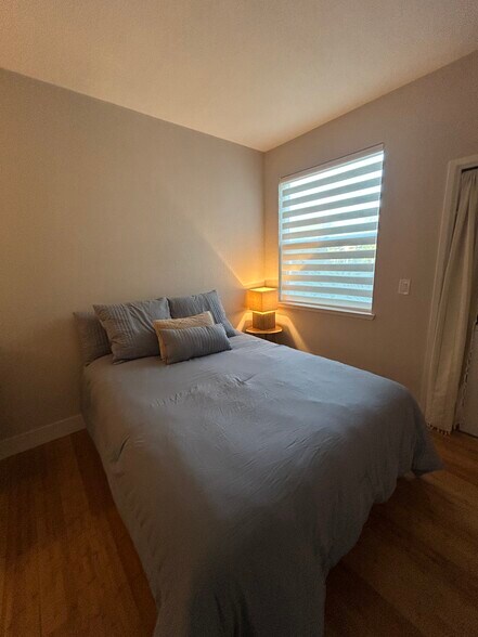 Building Photo - 57 Lakeshore Ct