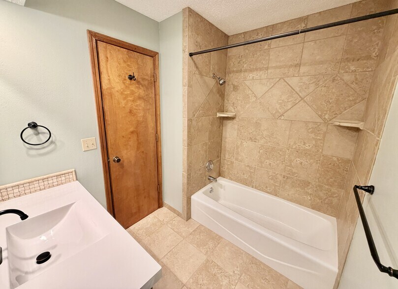 Building Photo - 15209 W 91st Pl