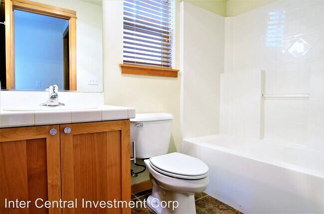 Building Photo - 4533 41st Ave SW