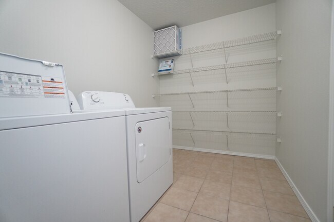 Building Photo - 16274 Silver Creek Ave