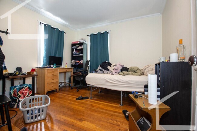 Building Photo - No Brokers Fee, Top Floor Unit, Porch, Laundry, Steps from the T Stop