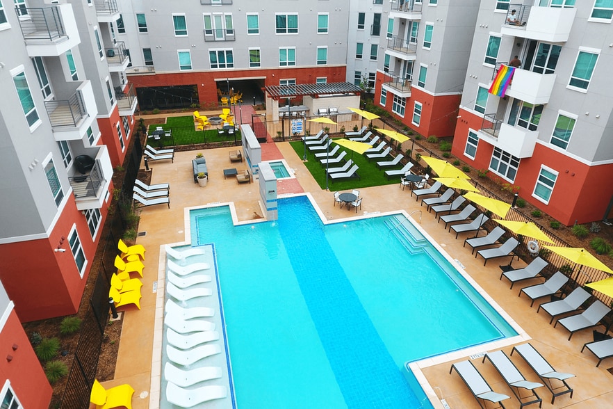 Building Photo - 1001 S Center St