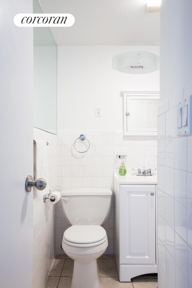 Building Photo - 41 Spring St