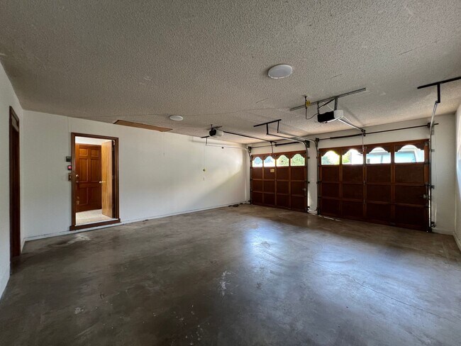 Building Photo - 5005 Eureka Way