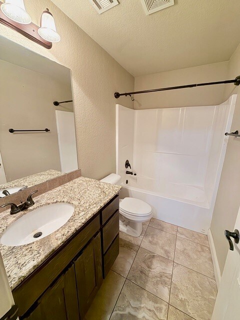 Building Photo - 2903 SW Tanglewood Ave