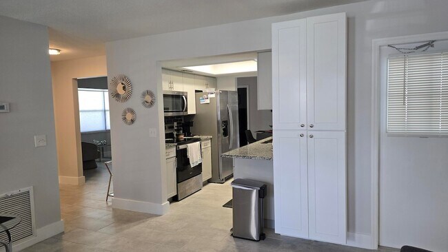 Building Photo - 670 Nobles St