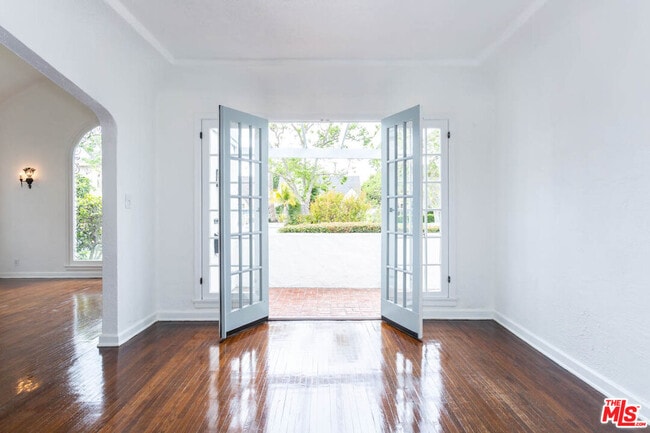 Building Photo - 146 N Citrus Ave