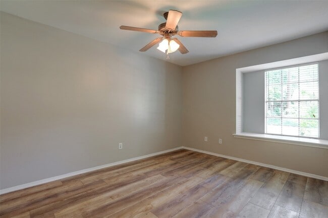 Building Photo - 31 Maywind Ct