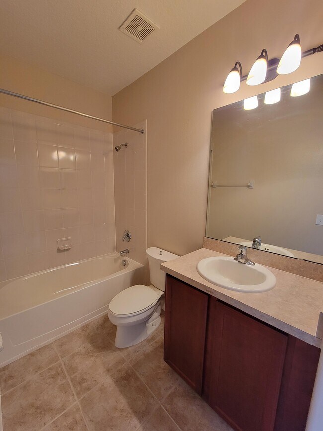 Building Photo - 2223 Seven Oaks Dr
