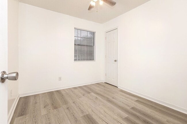 Building Photo - 4703 Bronfair Ave