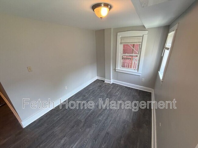 Building Photo - 208 W Vine St