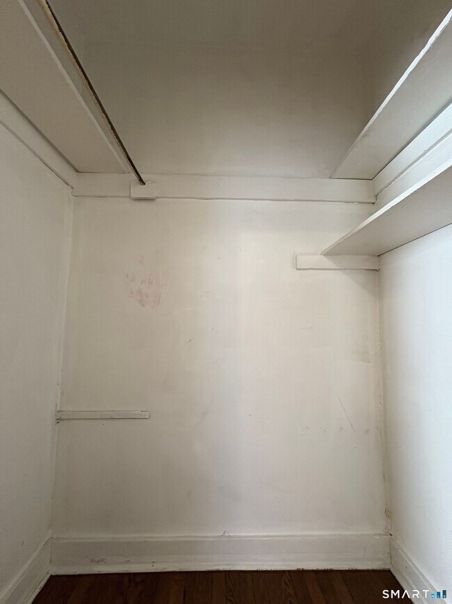 Building Photo - 36 Walnut St