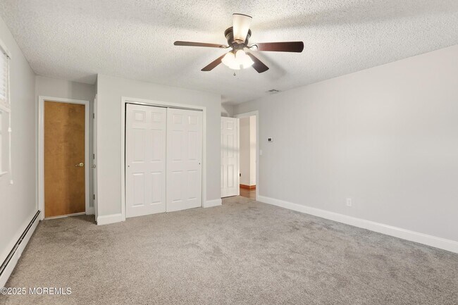 Building Photo - 601 Duchess Ct