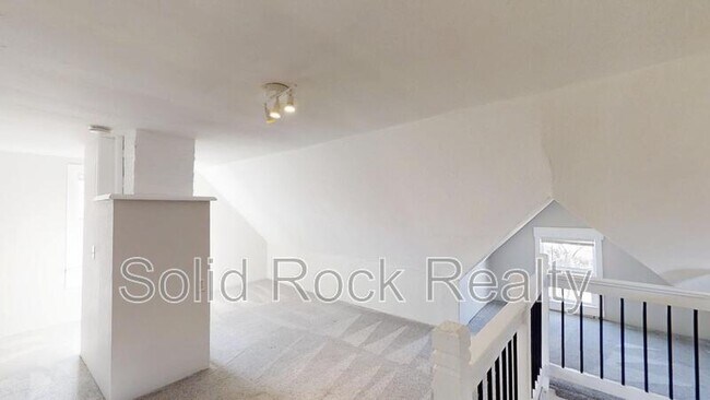 Building Photo - 219 N Institute St