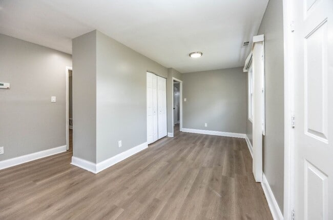 Building Photo - 4421 W 20th Ave