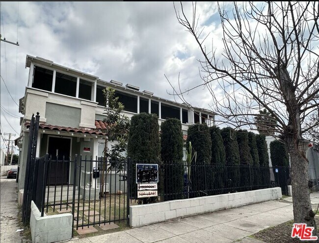 Building Photo - 1162 N St Andrews Pl