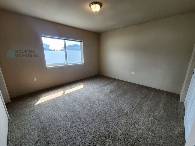 Building Photo - 5120 E Grace Ave