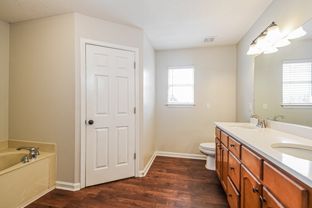 Building Photo - 8161 Loden Cove