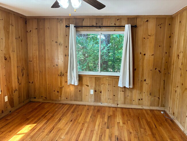 Building Photo - Room in Single Family Home on Hillsborough St