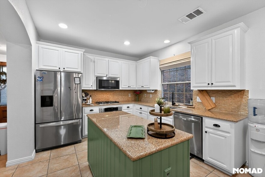 Building Photo - 1128 Wilson Dr