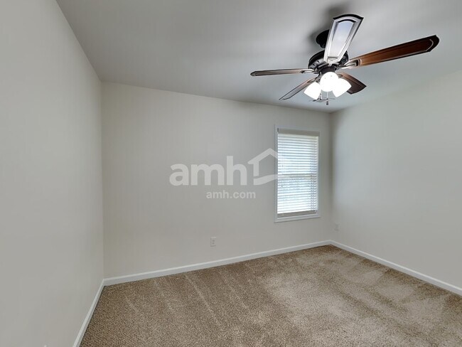 Building Photo - 6260 Cove Creek Dr