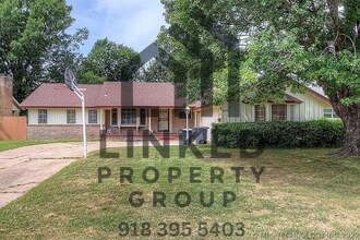 Building Photo - Spacious 3 Bedroom Home By LaFortune Park