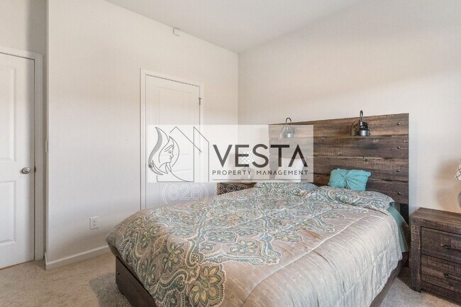 Building Photo - 240 Ridgeview Ln