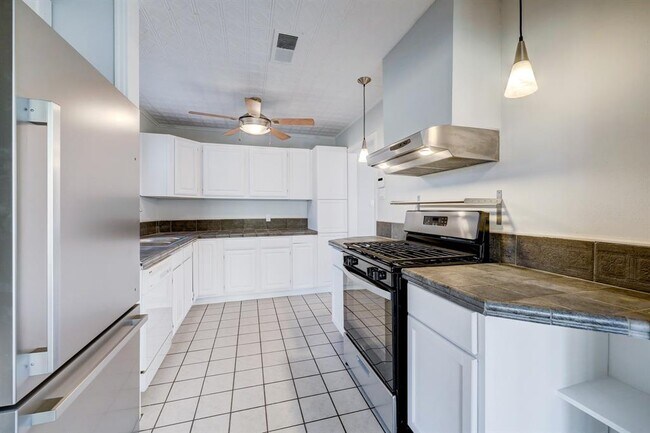 Building Photo - 1255 Kinley Ln