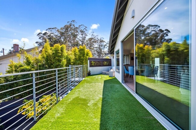 Building Photo - 112 Eucalyptus Ave