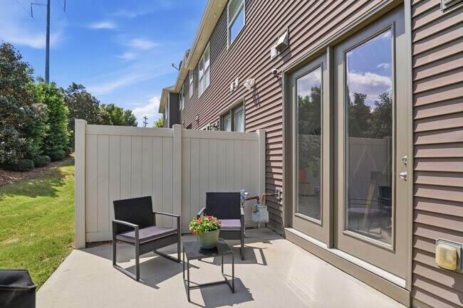 Building Photo - 1223 Bhaltair Ln