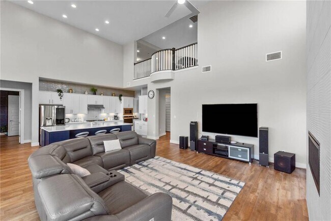 Building Photo - 820 Palamos Dr