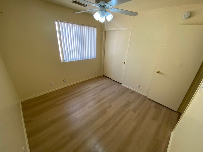 Building Photo - Corner Lot Property 3 bedroom 2 Bath