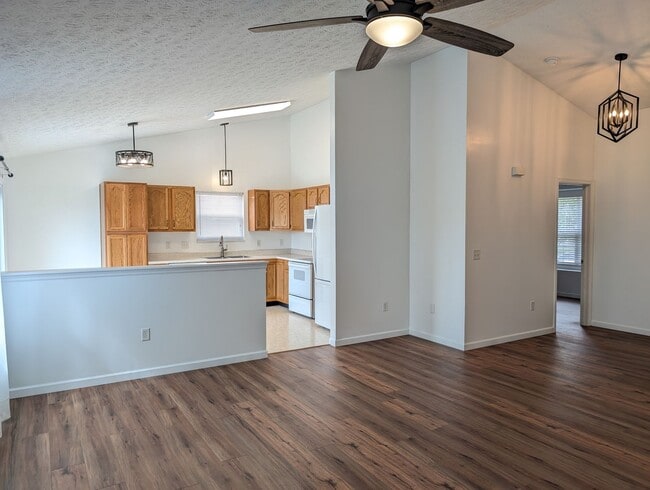 Building Photo - AVAILABLE NOW! 3 Bedroom Ranch with 2 Full...
