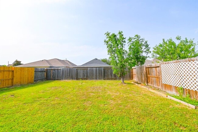 Building Photo - 13330 Vineyard Falls Dr