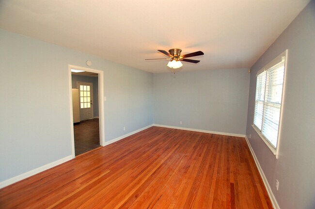 Building Photo - PRE-LEASING for July! Great 3 Bedroom 2 Bathroom Home Near Texas Tech