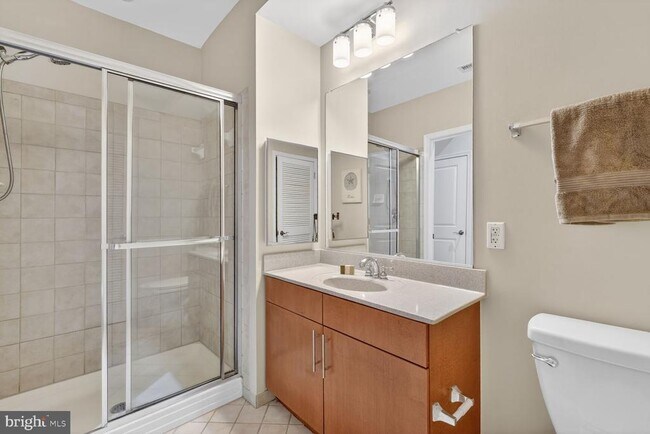 Building Photo - 1390 Kenyon St NW